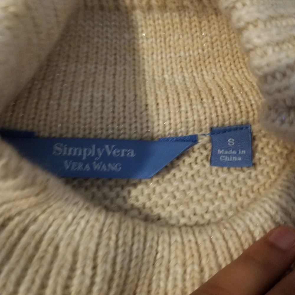 Simply Vera, Vera Wang Sweater. - Picture 2 of 2